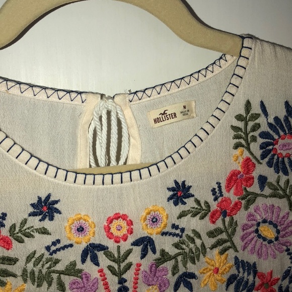 Hollister Embroidered Top - Picture 3 of 4
